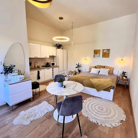 Csendes Veszprem Mellett 아파트 *