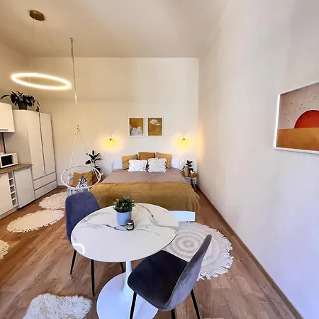 Csendes Veszprem Mellett Apartament